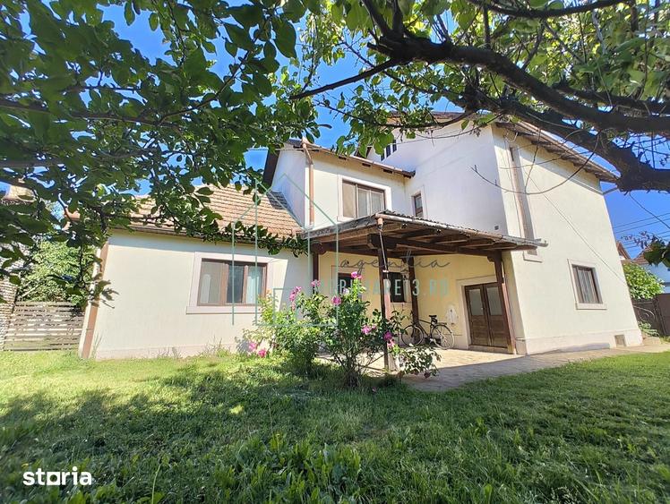 Casă cu 5 camere cu Teren 500 Mp în Central