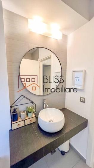 Apartament cu 3 camere semidecomandat în Sisești