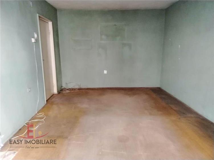 Apartament cu 3 camere decomandat în Tudor