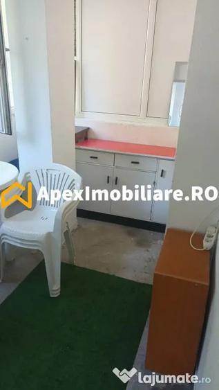 Garsonieră decomandată în Titan