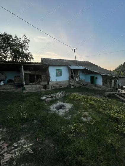 Casă cu 3 camere în Scobinți