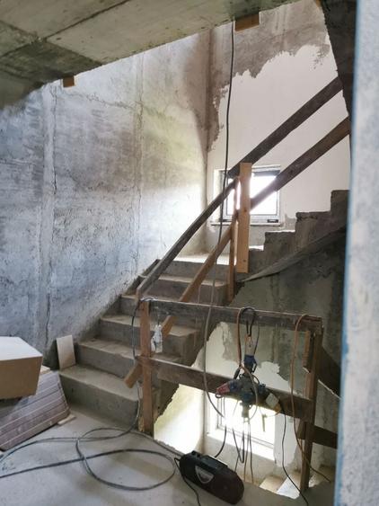 Apartament cu 4 camere decomandat în Tractorul