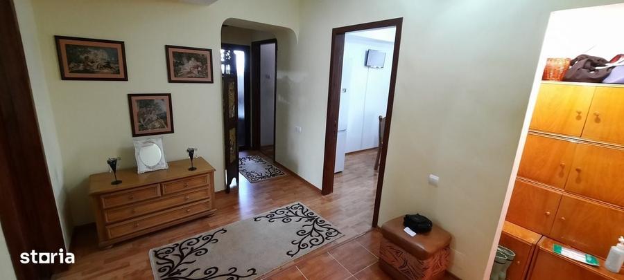 Apartament cu 4 camere decomandat în Central