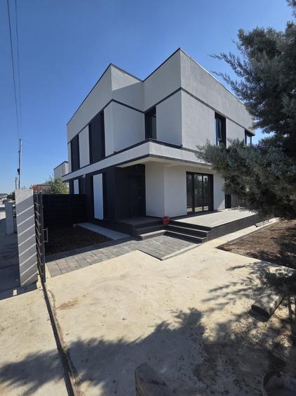 Casă cu 3 camere în Berceni