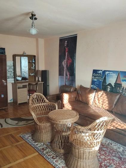 Apartament cu 2 camere decomandat în 22 Decembrie