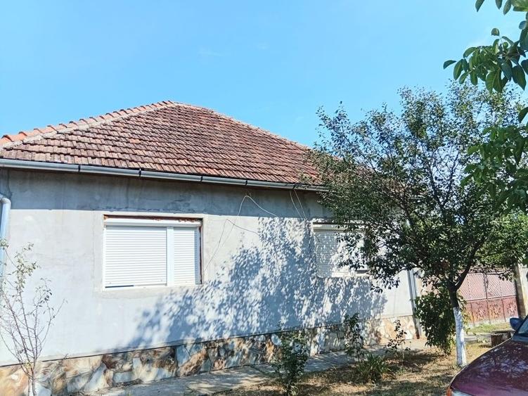 Casă cu 4 camere cu Teren 800 Mp în Central