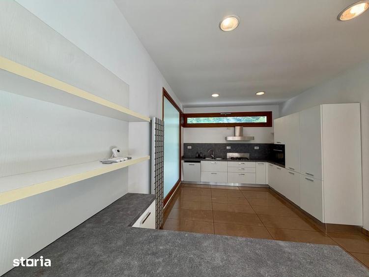 Casă cu 5 camere cu Teren 460 Mp în Central