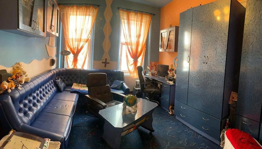 Apartament cu 4 camere decomandat în Central
