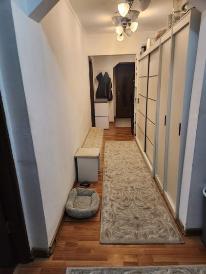 Apartament cu 4 camere semidecomandat în Aluniș