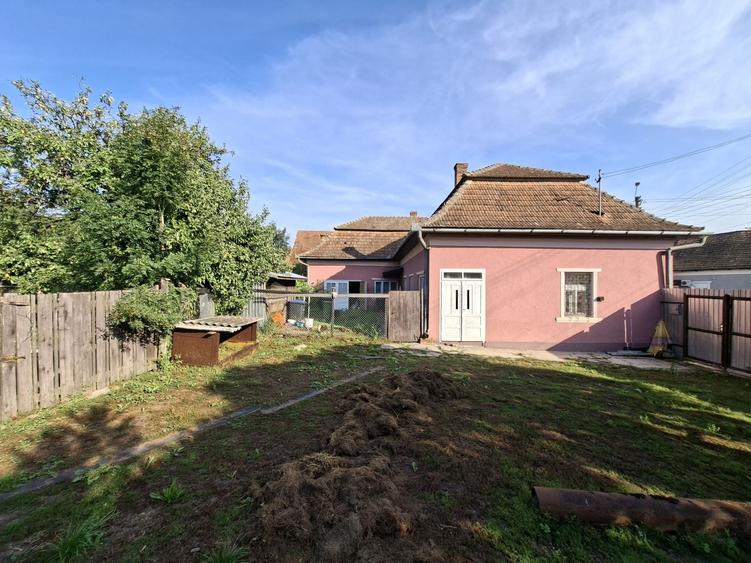 Casă cu 4 camere în Iara