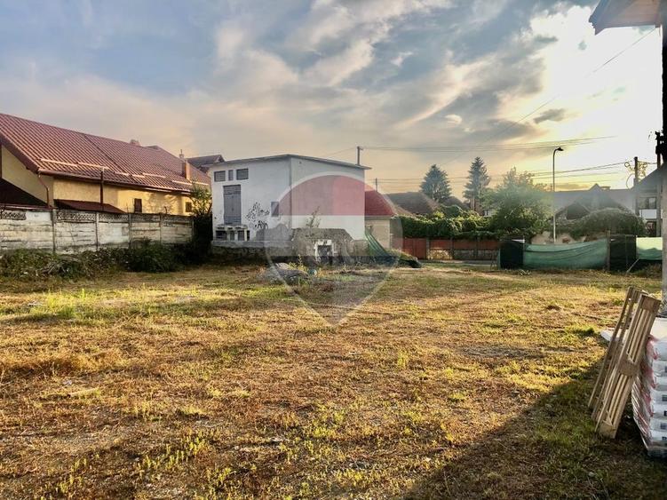 Teren Construcții intravilan de 1300 mp, în Central