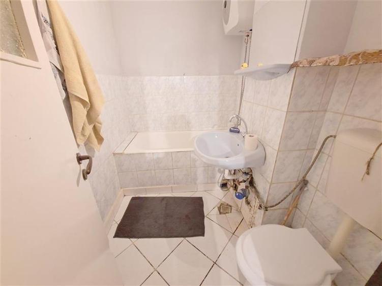 Apartament cu 3 camere decomandat în Narcisa