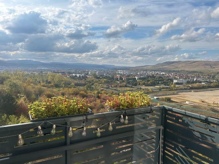 Apartament cu 3 camere semidecomandat, mobilat în Florești