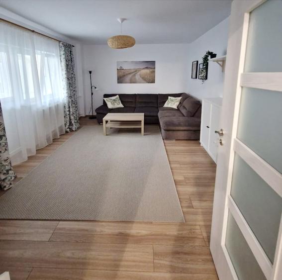Apartament cu 2 camere decomandat în Polonă
