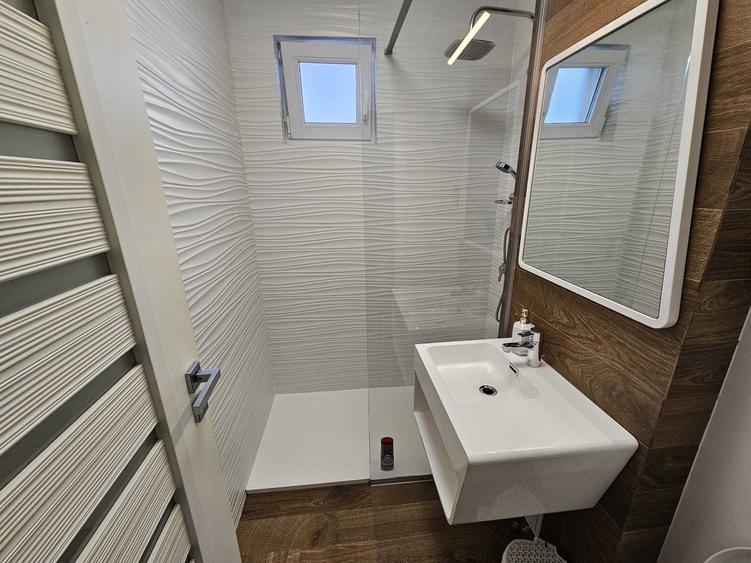 Apartament Modern Central cu 3 camere de inchiriat - 1
