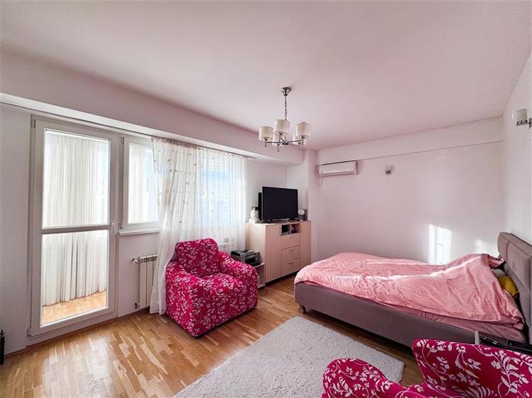 Apartament cu 4 camere semidecomandat, mobilat în Floreasca