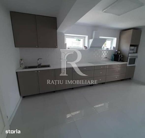 Casă cu 7 camere cu Teren 900 Mp în Sântandrei