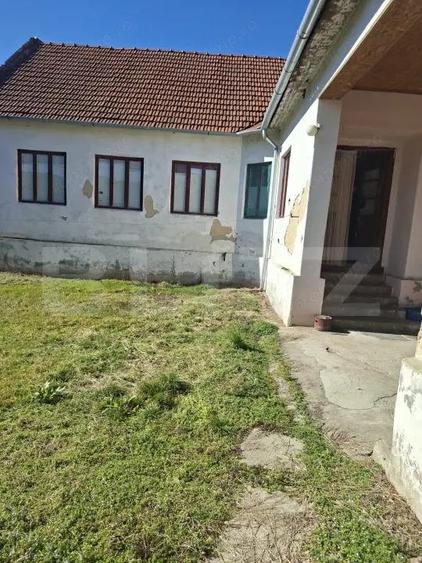 Casă cu 6 camere cu Teren 2500 Mp în Central
