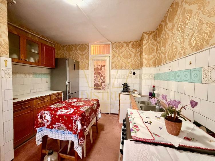 Apartament cu 3 camere decomandat în Buziașului