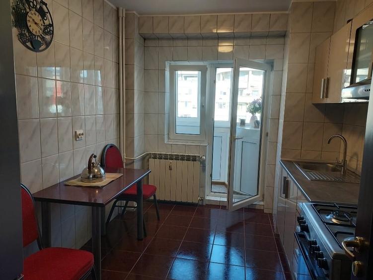 Apartament cu 3 camere decomandat în Decebal