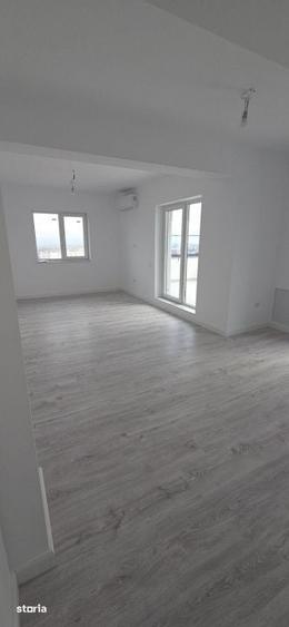 Apartament cu 3 camere decomandat în Calea București