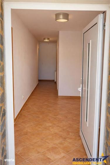 Spațiu comercial, de 1,400 mp, în Prejmer