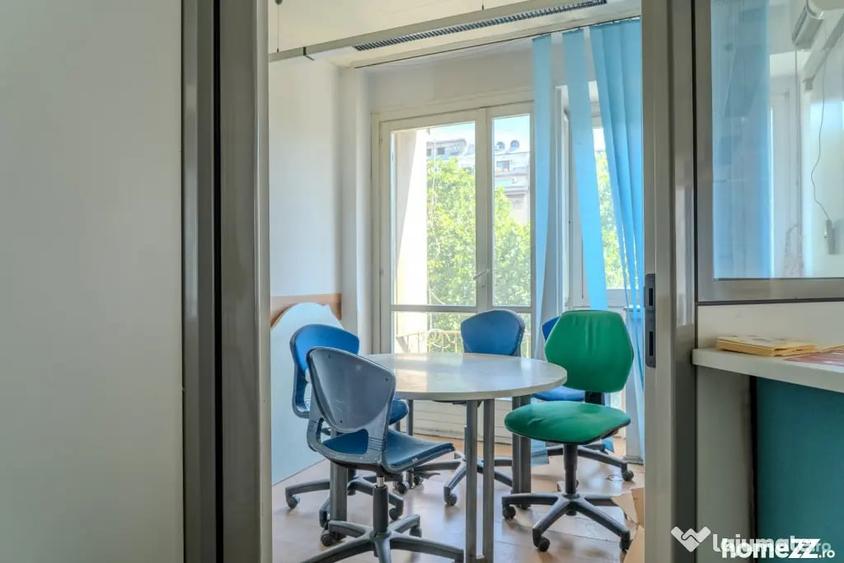 Apartament cu 4 camere semidecomandat în Ultracentral