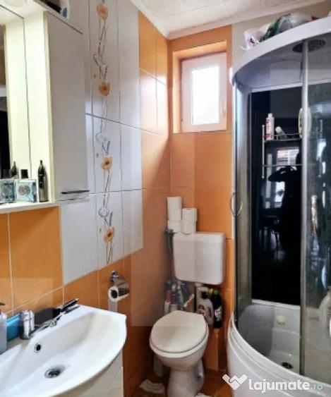 Casă cu 7 camere cu Teren 1346 Mp în Central