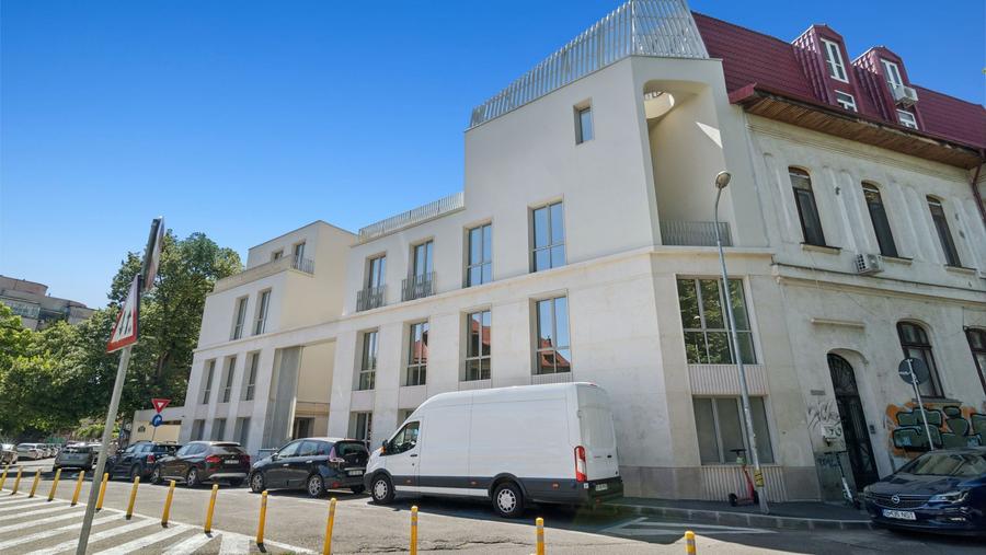 Apartament cu 3 camere decomandat, mobilat în Universitate