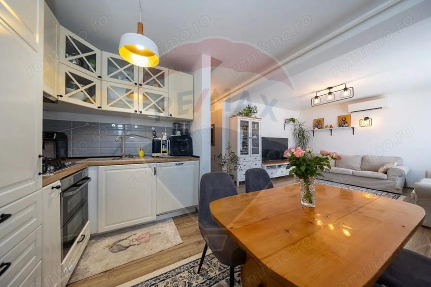 Apartament cu 3 camere semidecomandat în Tractorul
