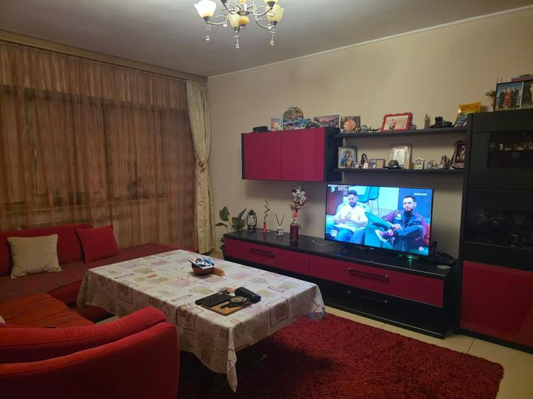 Apartament cu 3 camere decomandat în Brotăcei