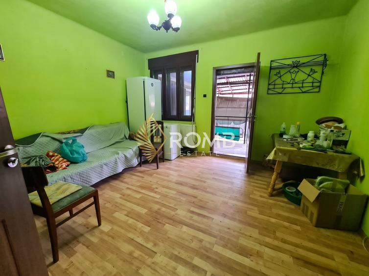 Casă individuală cu 7 camere cu Canalizare în Surduc