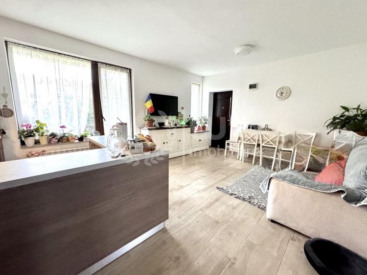 Apartament cu 3 camere semidecomandat, mobilat în Borhanci