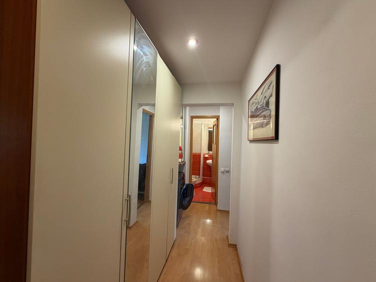 Apartament cu 4 camere decomandat în Aviației