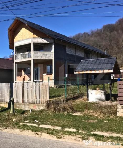 Casă cu 2 camere cu Teren 3050 Mp în Bezdead