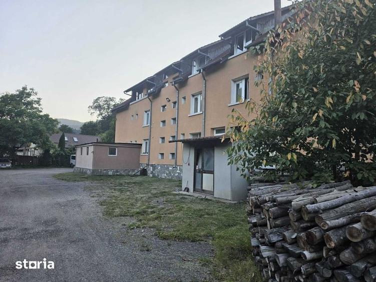 Casă cu 4 camere cu Teren 1100 Mp în Central