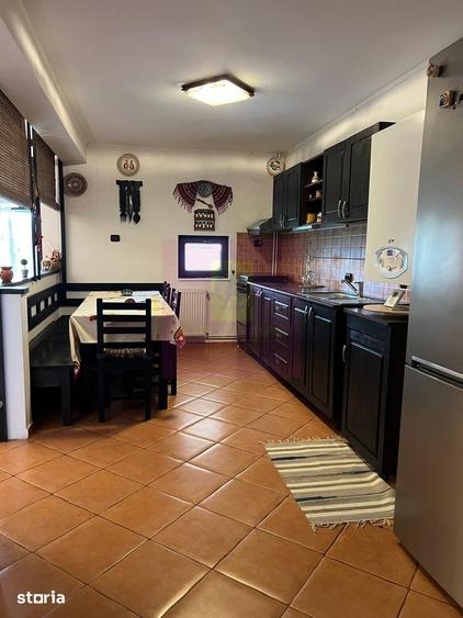 Casă cu 6 camere cu Teren 1593 Mp în Central