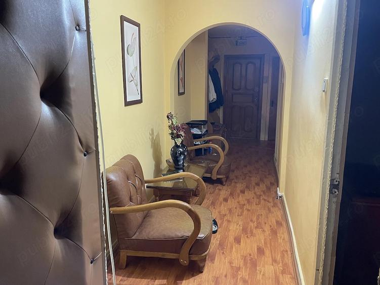 Apartament cu 4 camere decomandat în Central