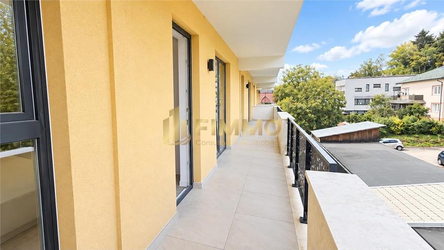 Apartament cu 3 camere semidecomandat, mobilat în Central