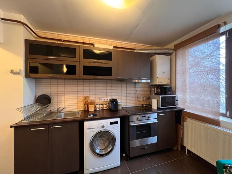 Apartament cu 3 camere semidecomandat în Farfuria