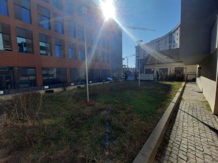 Birou, de 62.900001525879 mp, în Central