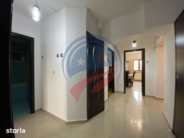 Apartament cu 3 camere decomandat în Central