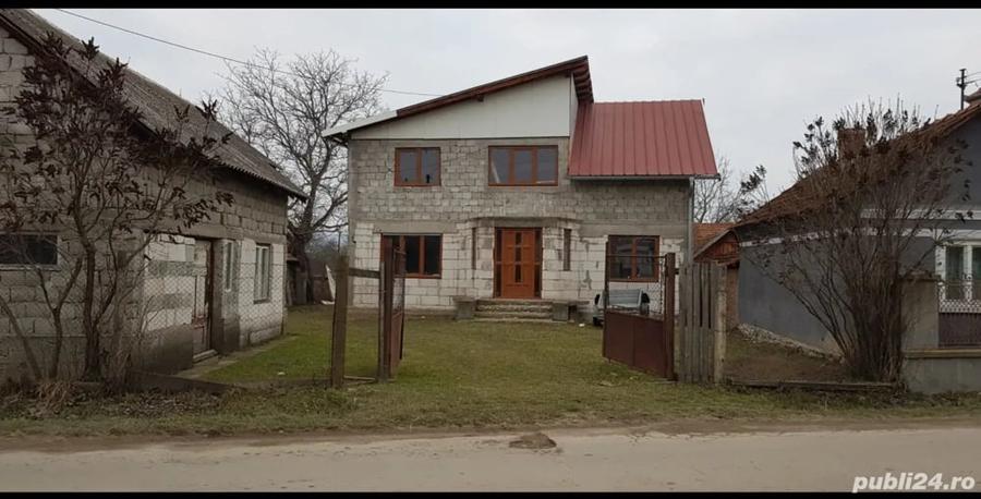 Casă cu 6 camere în Ostrov