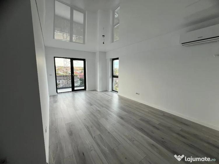 Apartament cu 7 camere decomandat în Nicolina