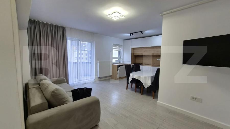 Apartament cu 3 camere decomandat, mobilat în Tractorul