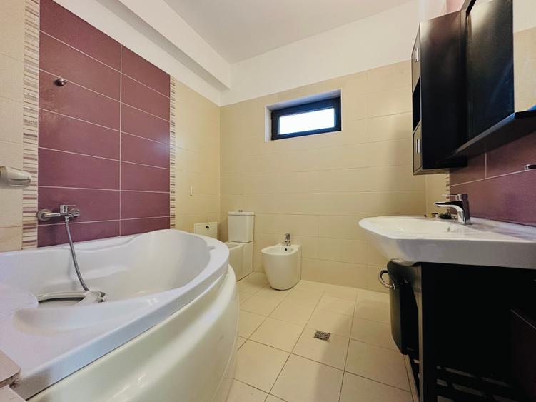 Casă individuală cu 5 camere cu Teren 513 Mp în Tunari
