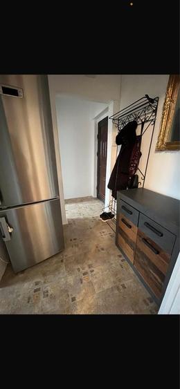 Apartament cu 3 camere semidecomandat în Astra