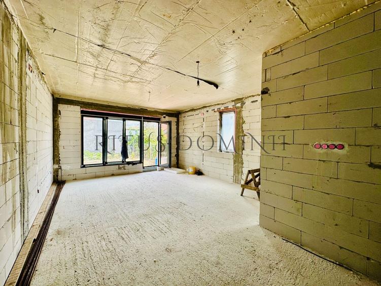 Duplex cu 5 camere cu Piscina în Cantemir