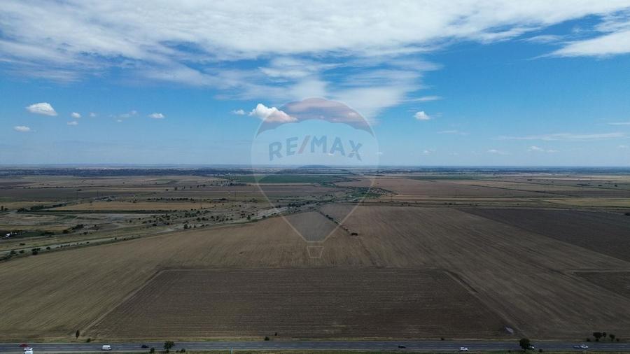 Teren agricol extravilan de 27500 mp, în Tișița
