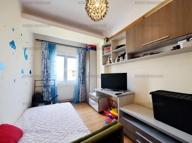 Apartament cu 3 camere nedecomandat în Giroc